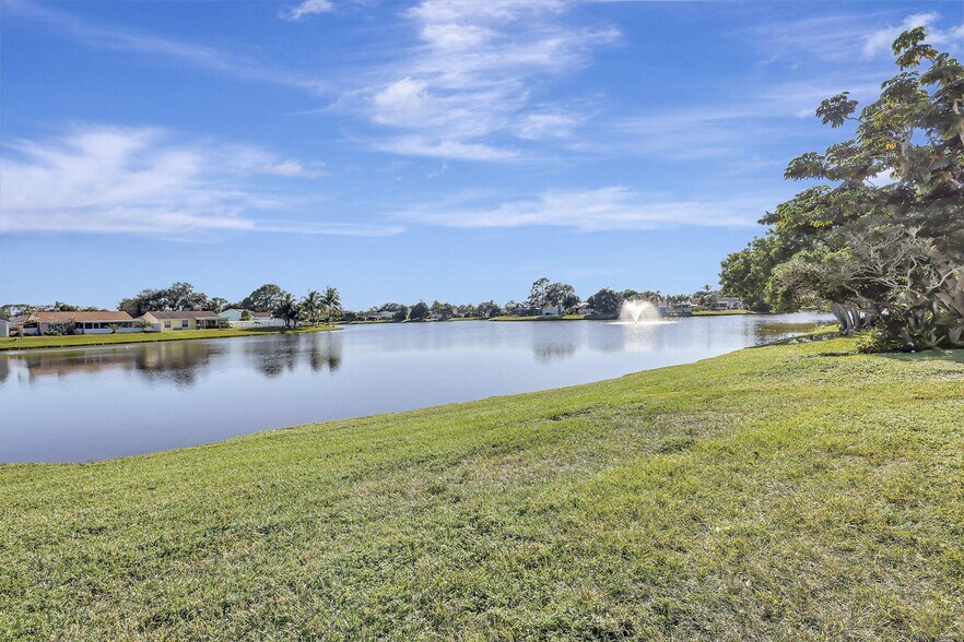 Building Photo - 602 Lakewood Dr