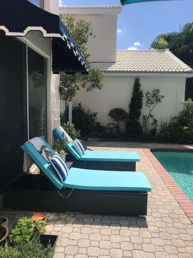 Building Photo - 17275 Ventana Dr