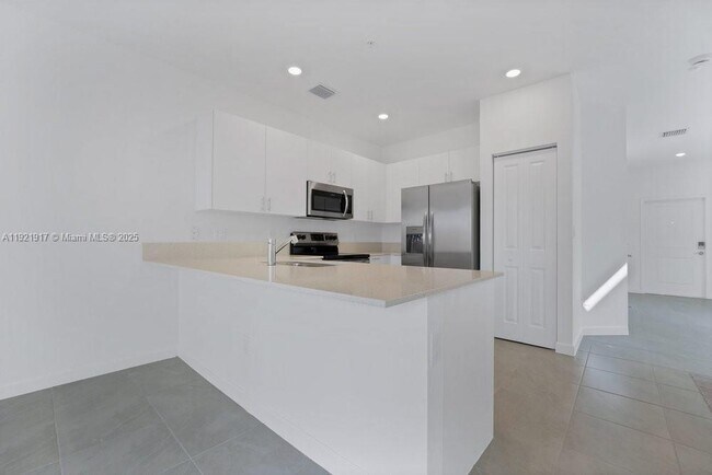 Building Photo - 286 SW 159th Dr