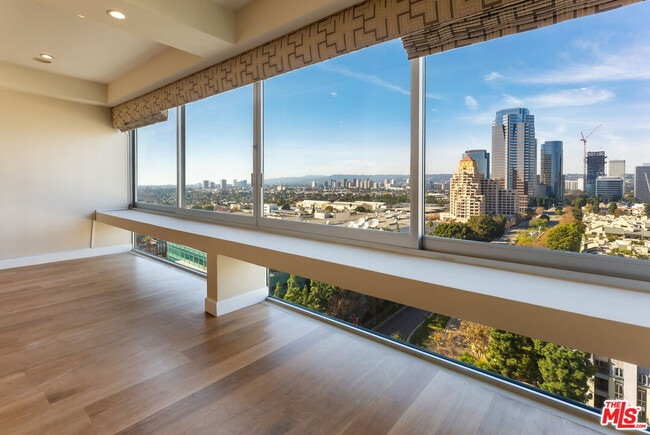 Building Photo - 2220 Ave of the Stars