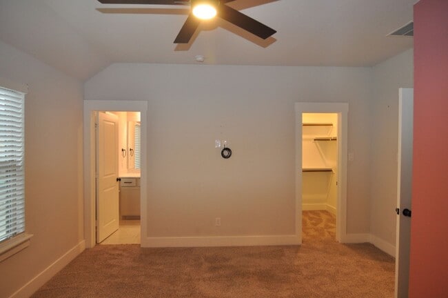 Building Photo - 829 Crystal Oak Ln