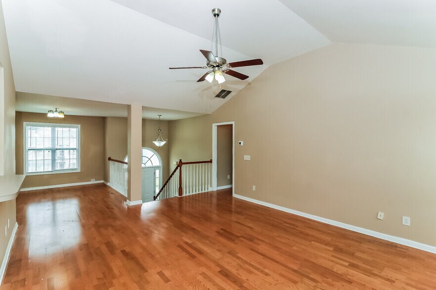 Building Photo - 460 Kyles Cir