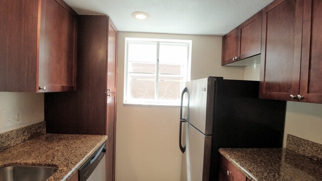 Building Photo - Beautiful Remodeled 2/1 Condo x Rent @ Villa Medici close to Theme Parks!