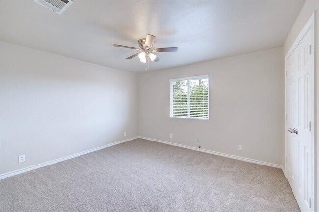 Building Photo - 200 Woodmont Dr