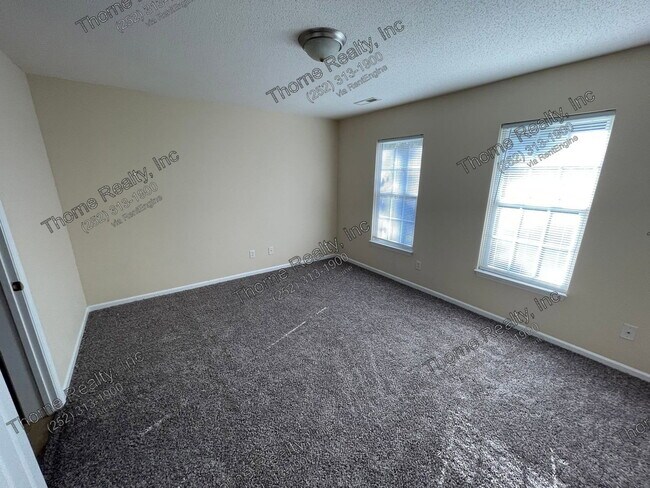 Building Photo - 2256 Sherwood Ave
