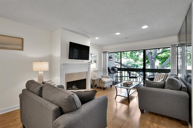 Building Photo - 12100 Melville Dr