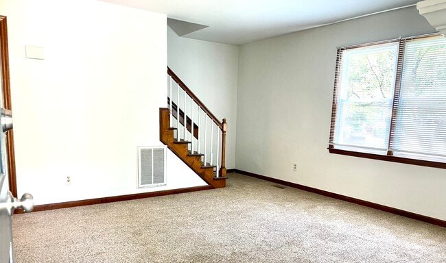 Building Photo - 102 Chevis Dr