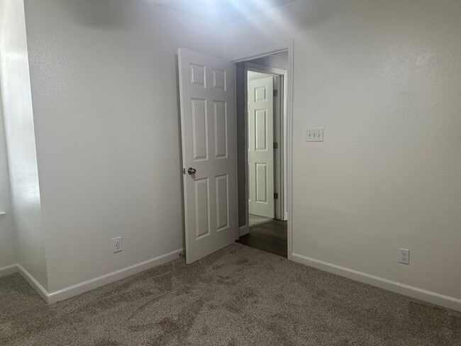 Building Photo - Completely remodeled home near Mountain Vi...