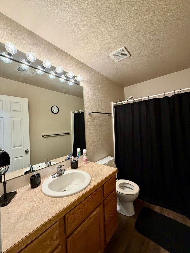 Building Photo - 310 S Rachel Ave