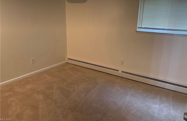 Building Photo - 16101 Maple Park Dr