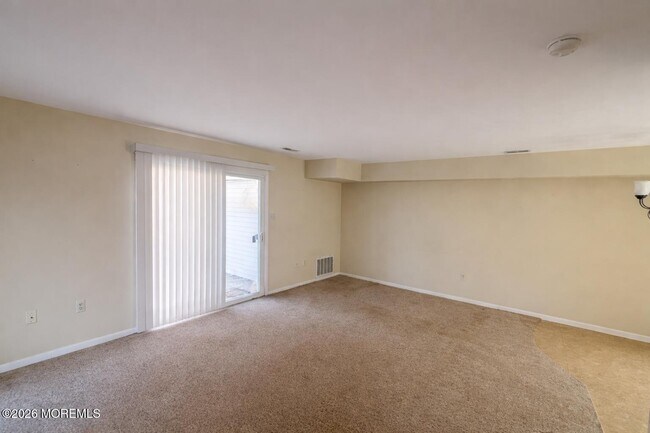 Building Photo - 16 Pin Oak Ln