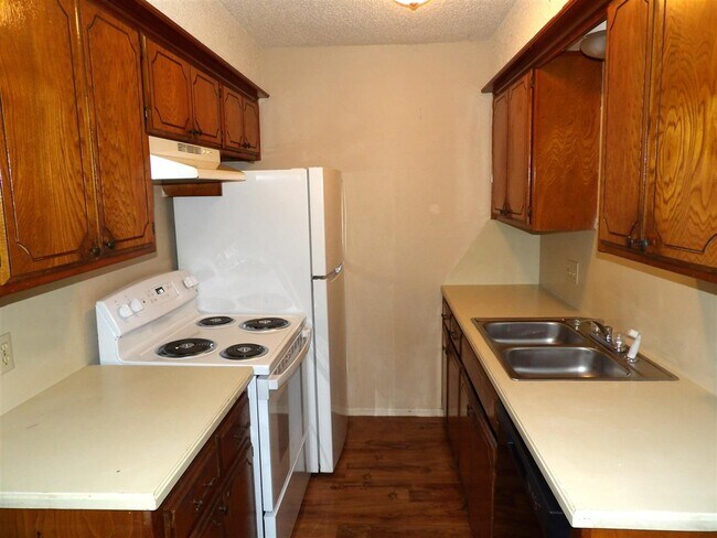 Building Photo - 6405 NW Oak Ave