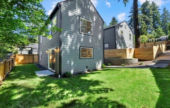 Building Photo - Maple Leaf 2-Bedroom Plus Office