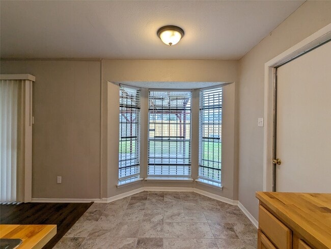 Building Photo - 8410 Rinn St