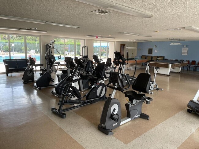 Building Photo - 705 Lori Dr