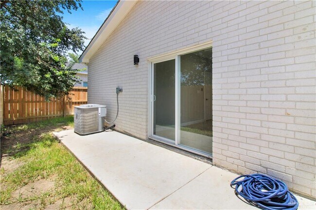 Building Photo - 810 Athol St
