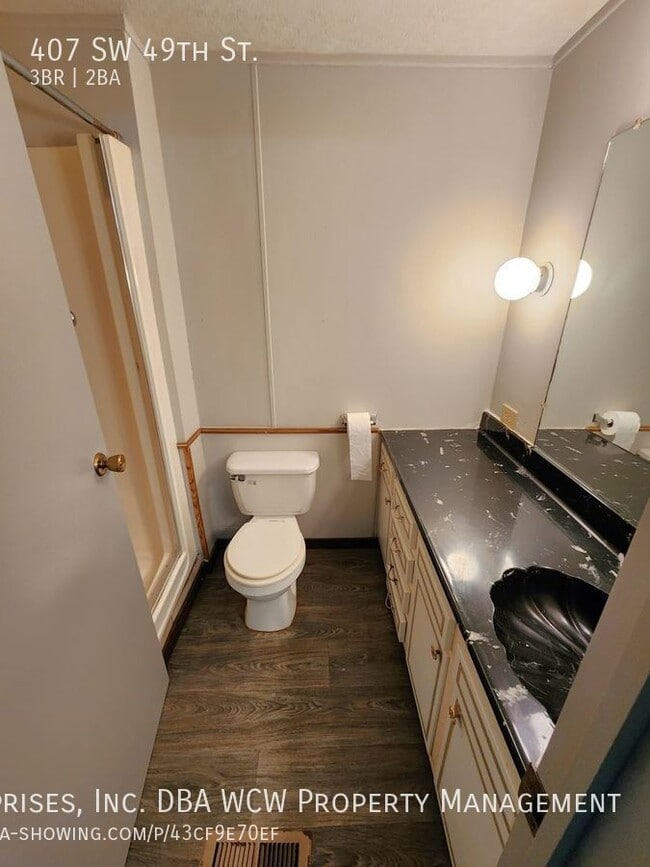 Building Photo - 407 SW 49th St