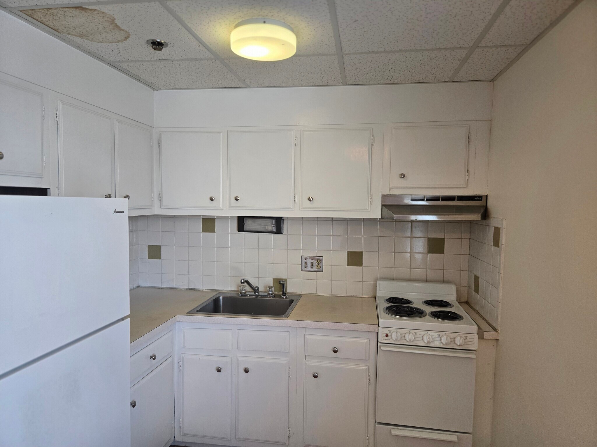 Building Photo - 90 Sutton St