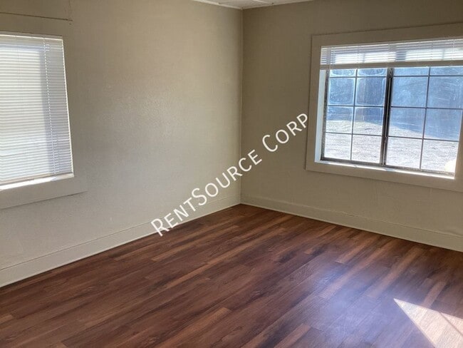 Building Photo - 750 CA-58