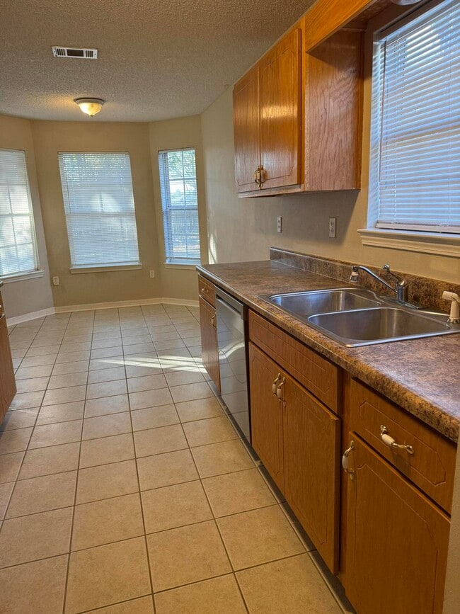 Building Photo - 192 Mary Ln