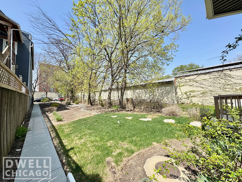 Building Photo - 1747 N Spaulding Ave