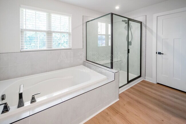 Building Photo - 533 Daffodil Ln