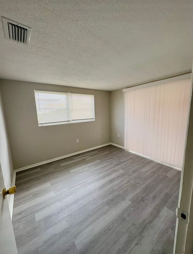 Building Photo - 7936 Pineapple Ln