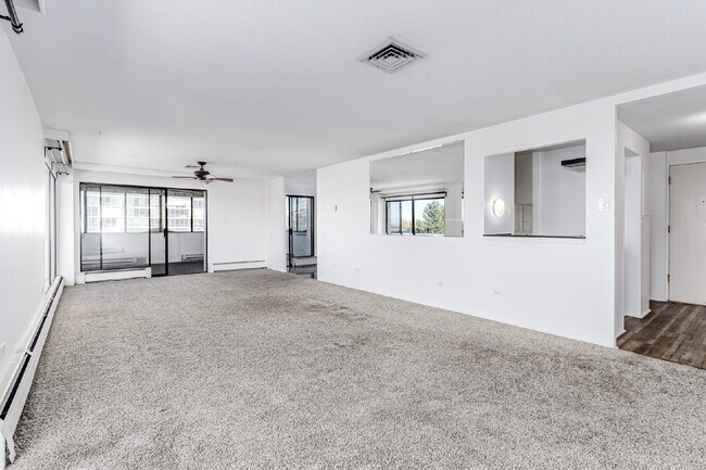 Building Photo - Three Bed / Two bath at the Cherry Creek P...