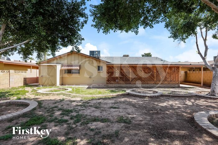 Building Photo - 2620 S Holbrook Ln