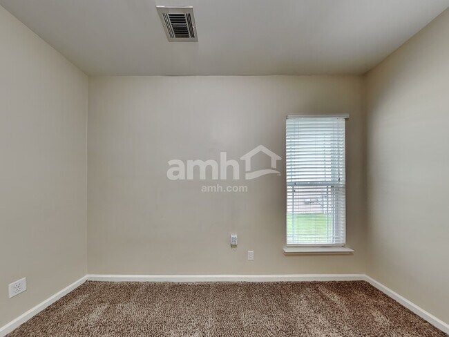 Building Photo - 172 Lake Pointe Dr