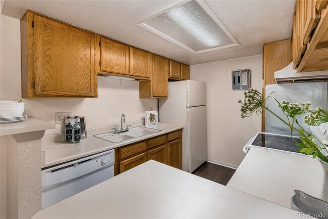 Building Photo - 3 Bed 2 Bath Updated Unit in Robinwood