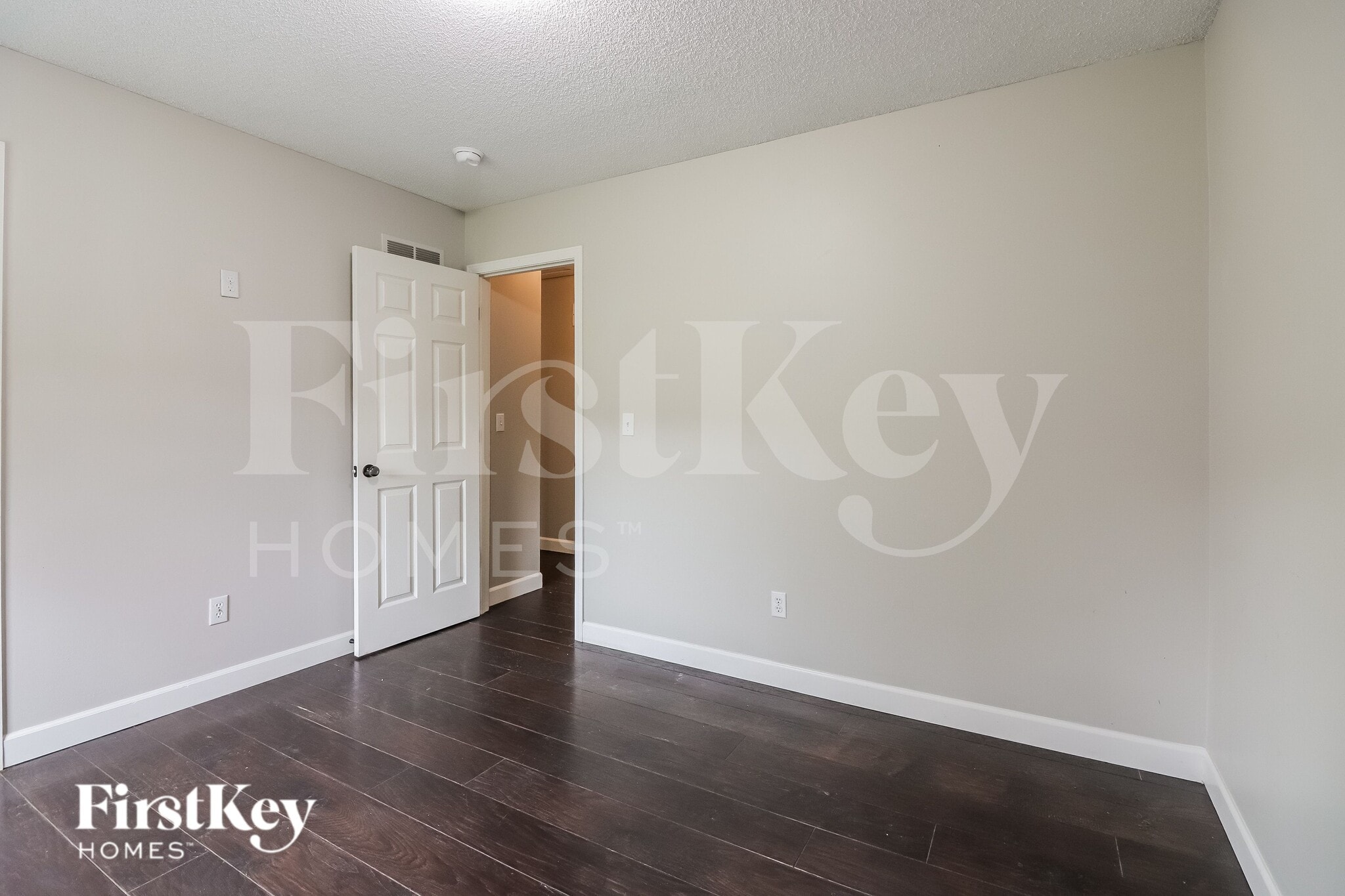 Building Photo - 412 N Crest Dr