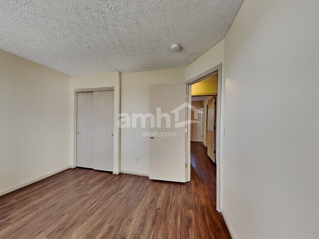 Building Photo - 2097 Earlsway Dr