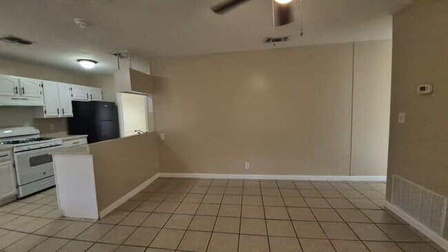 Building Photo - 7102 Glen Point Dr