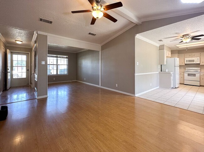 Building Photo - Charming 3-Bedroom, 2-Bathroom Home – Avai...