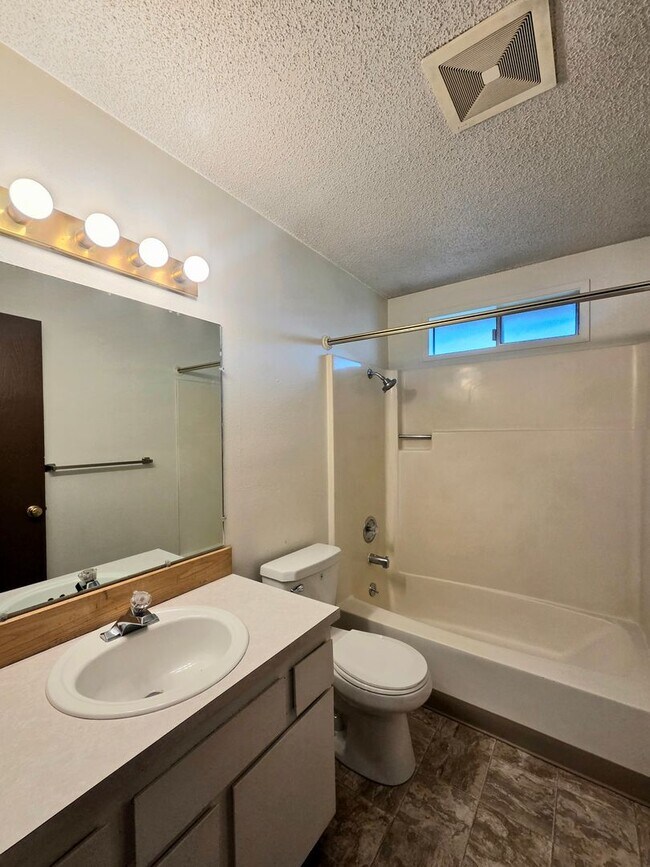 Building Photo - 112 Ridgemont Dr