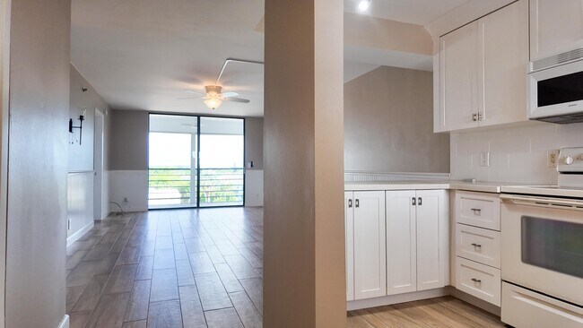 Building Photo - 4640 Lucerne Lakes Blvd W