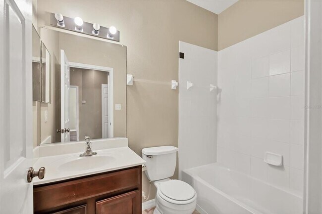 Building Photo - 3821 Parkridge Cir