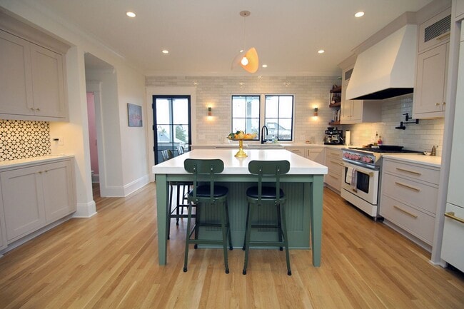 Building Photo - 3309 NW Thurman St