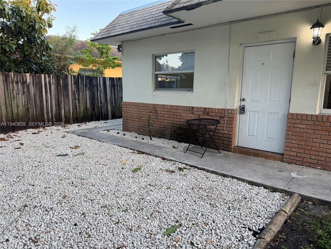 Building Photo - 212 NE 41st St