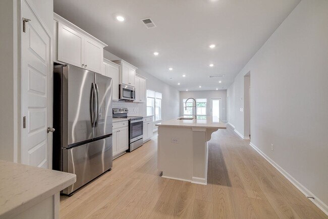 Building Photo - Modern 4BR Home in Gated Westbrook at Savannah Quarters