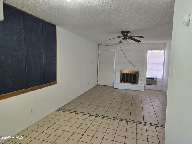 Building Photo - 6627 Escondido Dr