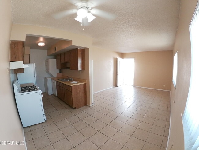 Building Photo - 2403 Red Sails Dr