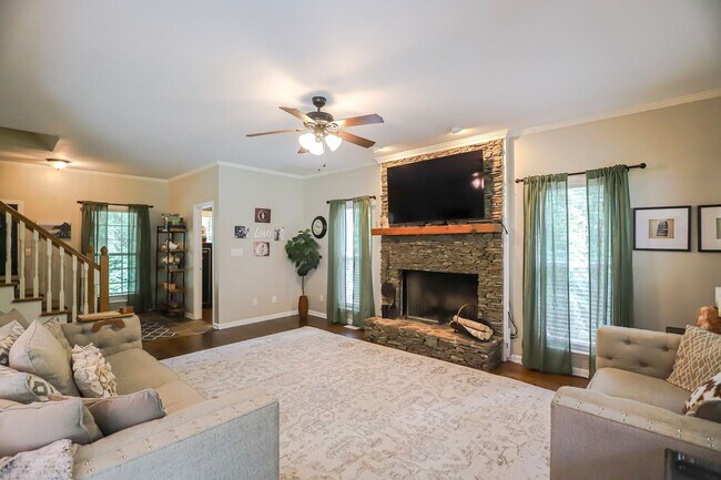 Building Photo - 5804 Lanatte Ln