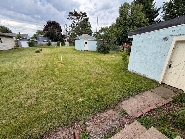 Building Photo - Charming 2 Bedroom Single-Family Home with Garage in Tomah