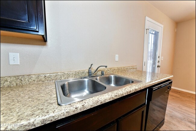 Building Photo - 916 Villa Seca Dr
