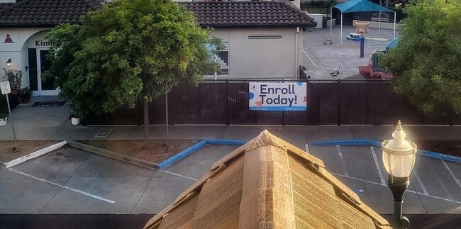 Building Photo - Townhome in the Peninsula's Most Walkable Neighborhood