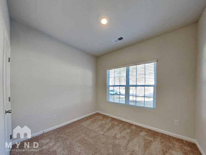 Building Photo - 115 Everglade Wy