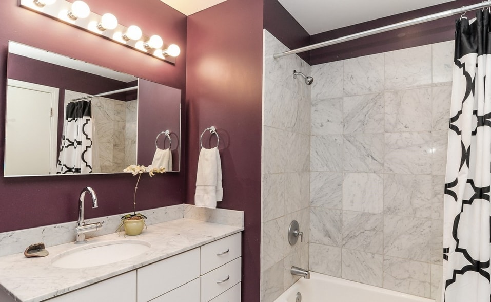 Building Photo - 860 W Blackhawk St