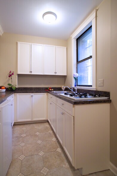 Kitchen - 1457 Park Rd NW